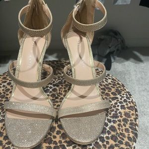 Gold pumps